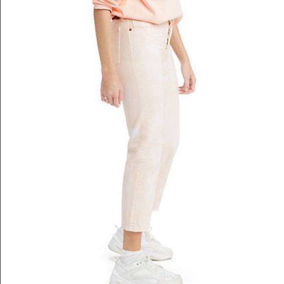 LEVI’S PREMIUM WEDGIE STRAIGHT FIT WOMEN'S JEANS- in the peach (size 24x28) - Picture 2 of 8